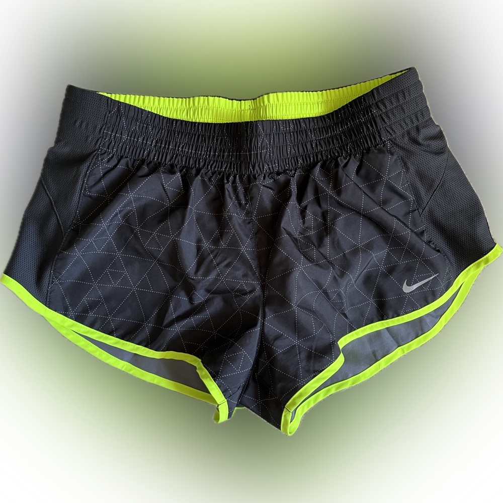 Nike Women's Dri-FIT Mid-Rise Printed Running Shorts